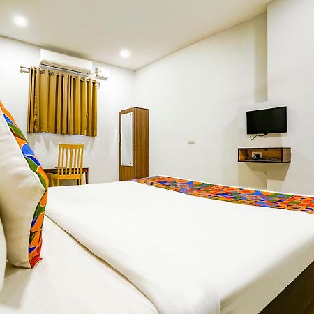 OYO 74642 Hotel Rajmandir Bhatha Bagian luar foto