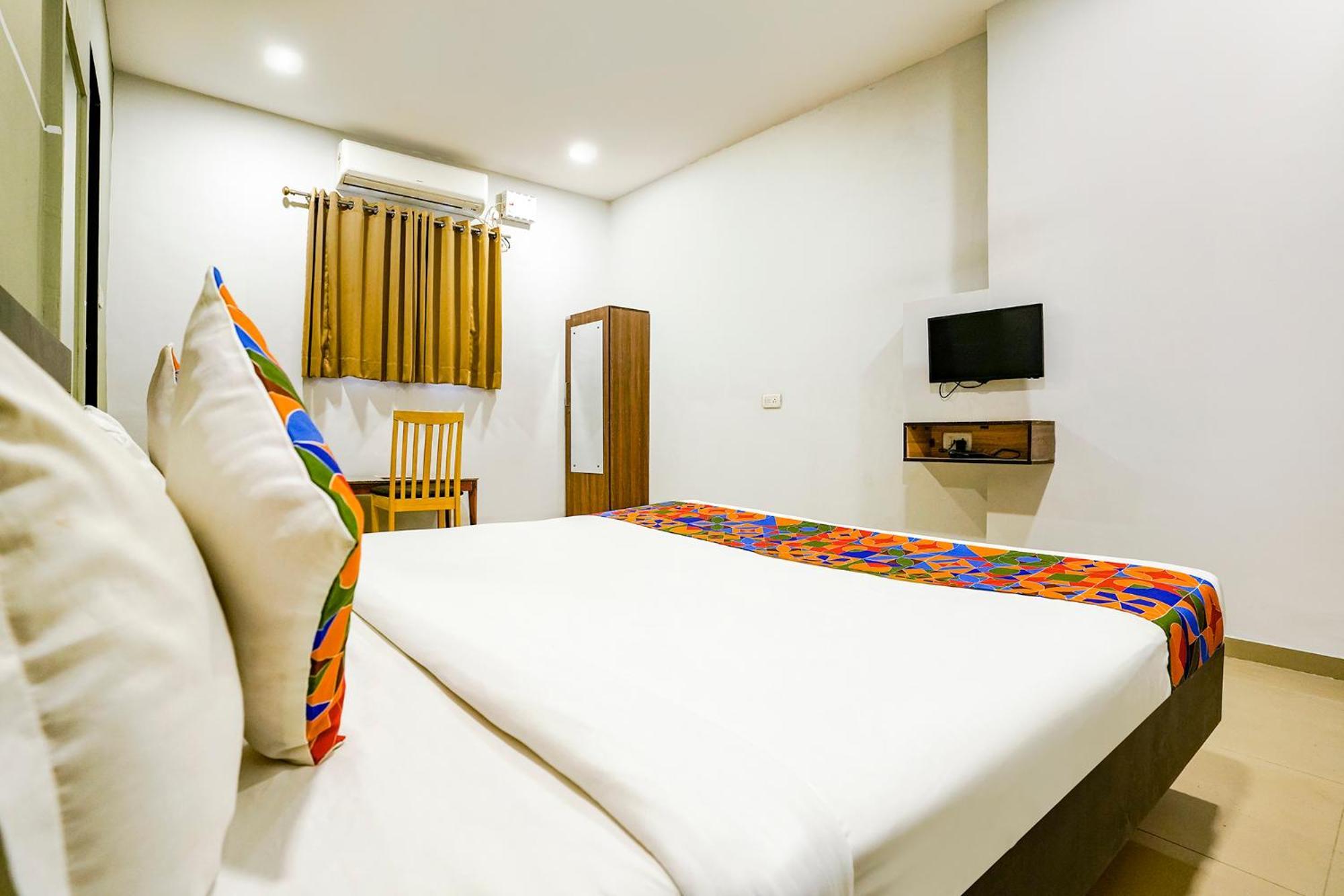 OYO 74642 Hotel Rajmandir Bhatha Bagian luar foto