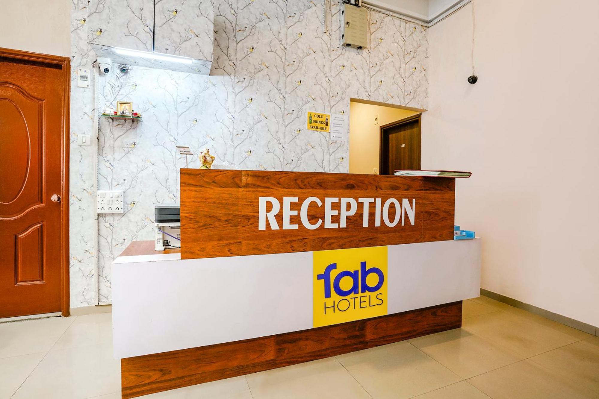 OYO 74642 Hotel Rajmandir Bhatha Bagian luar foto