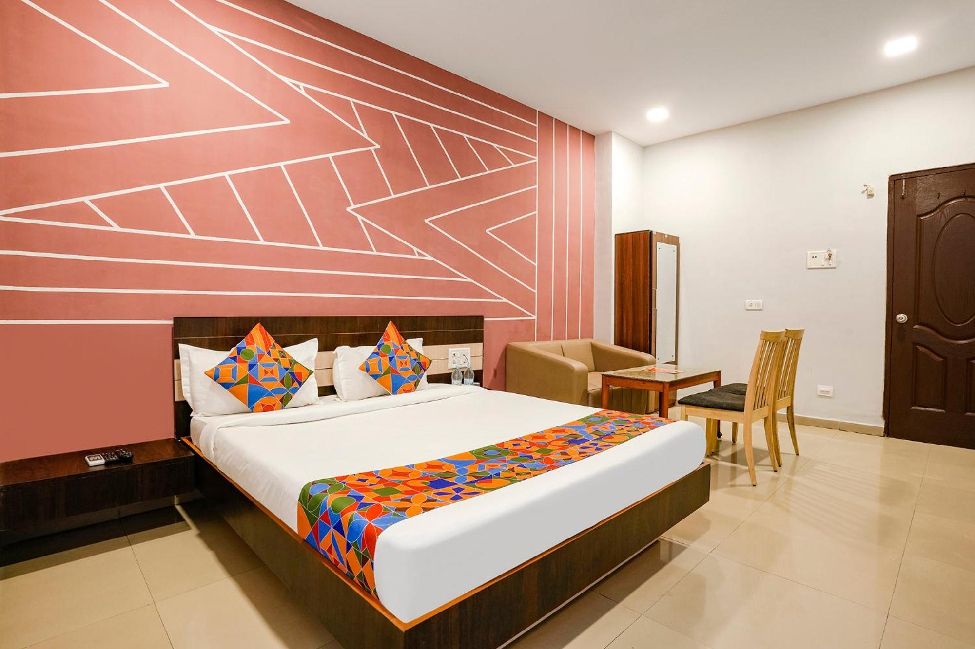 OYO 74642 Hotel Rajmandir Bhatha Bagian luar foto