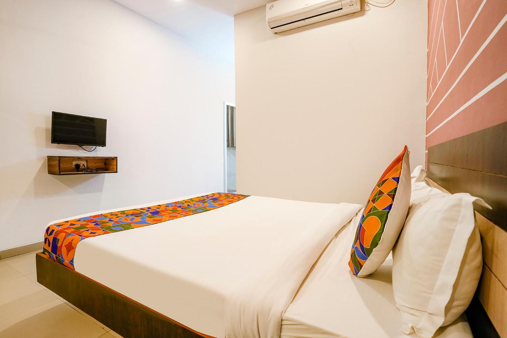 OYO 74642 Hotel Rajmandir Bhatha Bagian luar foto